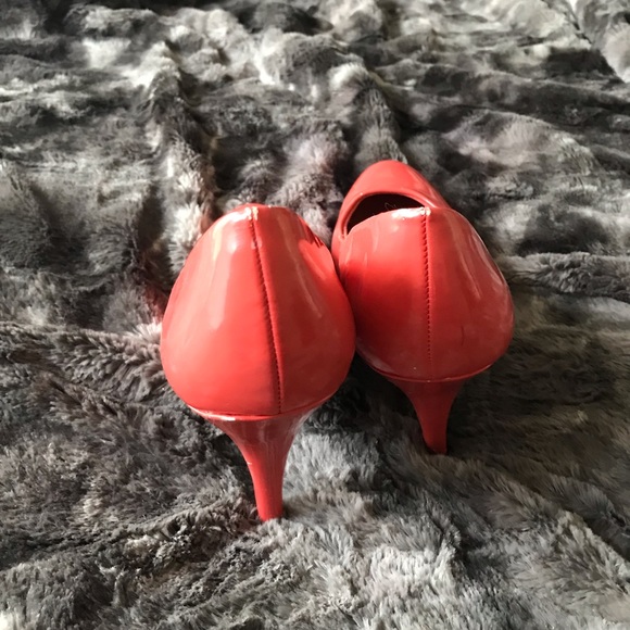 Round Toe Coral High Heels - Picture 2 of 4